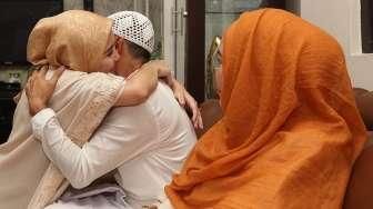 Sungkem dengan Ortu, Ini yang Paling Bikin Ayu Ting Ting Sedih