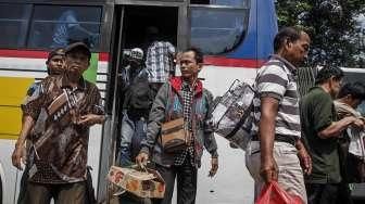 Pemudik Padati Terminal Kampung Rambutan