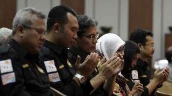 Halal bihalal tahun ini tanpa KPU yang beberapa waktu lalu telah meninggal dunia. 