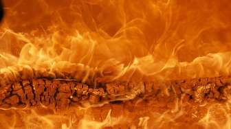 Kebakaran Gudang Barang Bekas, Kerugian Ditaksir Miliaran Rupiah