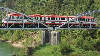 Uji Coba Railbus di Padang