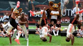 Berseragam Valencia, Nani Menari Capoeira di Mestalla