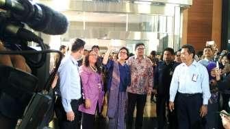 Tiba di Kantor Baru, Menteri Sri Mulyani Senyum Sumringah