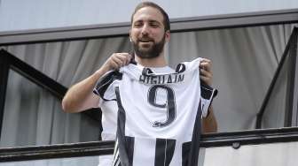 Dicap Pengkhianat, Higuain Balik Serang Presiden Napoli