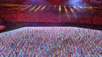 Sebanyak 6000 sukarelawan terlibat dalam tarian kolosal dalam pembukaan Olimpiade Rio 2016 yang digelar pada Jumat malam (5/8) di Stadion Maracana, Rio de Janeiro, Brasil [AFP/Anthonin Thuillier].