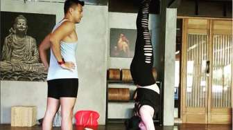 Anjasmara Menginspirasi lewat Yoga