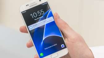 Samsung Hentikan Produksi Galaxy S Berlayar Datar?