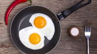 Coba Masak Telur dengan Panas Matahari, Ternyata Hasilnya Begini