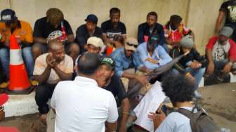 Polisi Bubarkan Paksa Demo Orang Papua di Depan Istana