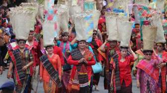 Jokowi Hadiri Pelepasan Karnaval Pesona Danau Toba