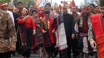 Jokowi Hadiri Pelepasan Karnaval Pesona Danau Toba