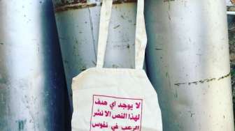 Tas Bertulisan Arab Ini Jadi Populer di Internet, Apa Artinya?