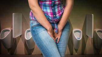 Berapa Banyak Urine yang Dapat Ditampung Kandung Kemih? Perlukah Langsung Kencing saat Sudah Penuh?