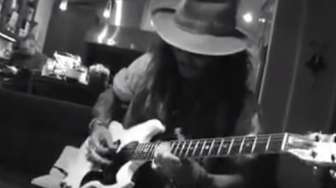 VIDEO: Nggak Nyangka, Aktor Hollywood Ini Ternyata Master Gitar