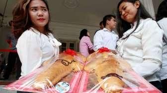Asal Usul Roti Buaya dan Mitos Buaya Putih Penunggu Encuk di Jakarta