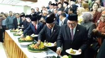 HUT ke 71, Pimpinan DPR Potong Lima Tumpeng