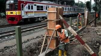 Pagar Permanen Perlintasan KRL Tebet