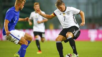 Bastian Schweinsteiger beraksi di laga terakhirnya bersama Jerman [Reuters]