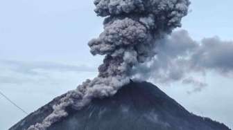 Sinabung Makin Sering dan Rutin Erupsi