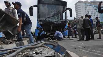 Asyik Bercanda, Pelajar SMP Tewas Ditabrak Bus TransJakarta