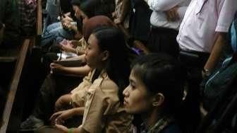 Seru, Anak Sekolah Pun Ikuti Sidang Jessica Buat Tugas Kelompok