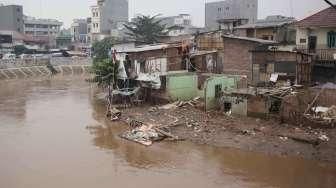 Warga Bukit Duri, Tebet, Jakarta Selatan, terlihat sudah mulai pindah ke Rusun Rawa Bebek, Jakarta, Jumat (9/9/2016). [Suara.com/Oke Atmaja]