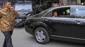 Presiden Joko Widodo (Jokowi) bersama Presiden Filipina Rodrigo Duterte melakukan blusukan ke Pusat Grosir Tanah Abang, Jakarta, Jumat (9/8/2016). [Suara.com/Kurniawan Mas'ud]