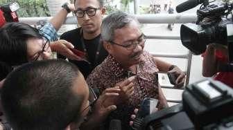 Komisi Pemberantasan Korupsi (KPK) memeriksa Sekretaris Daerah (Sekda) Kabupaten Konawe Kepulauan, Sulawesi Tenggara, Cecep Trisnajayadi, hari ini, Jumat (9/9/2016). [Suara.com/Oke Atmaja]