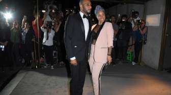Swiss Beatz dan Alicia Keys saat hadir di acara peragaan koleksi Tom Ford di New York Fashion Week (NYFW), Rabu (7/9/2016). [Angela Weiss/AFP]