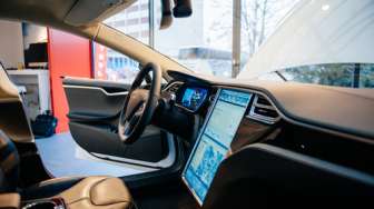Berisiko Sebabkan Kecelakaan, Tesla Hentikan Fitur Game Saat Berkendara