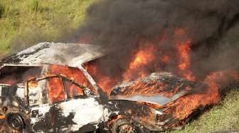 Mobil Pengangkut 5 Jerigen BBM Terbakar di Johar Baru