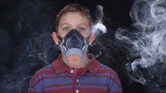 Anak Tak Suka Asap Tembakau, Ayah Justru Lakukan Hal Ini, Publik sampai Emosi