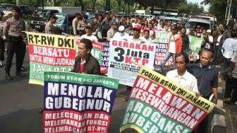 Aksi RT-RW di Balai Kota DKI