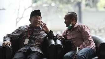 Ketua Badan Kehormatan DPD RI, AM Fatwa, mendatangi Gedung KPK, Sabtu (17/9/2016), terkait dugaan tertangkapnya Ketua DPD Irman Gusman dalam OTT KPK. [Suara.com/Oke Atmaja]