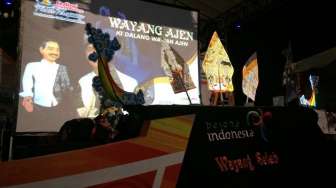 Wayang Ajen Buka Festival Pasar Terapung Kalsel