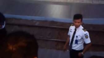 VIDEO: Merokok di Gerbong, Penumpang Diusir Masinis