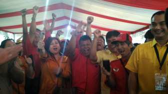 Sambut Ahok-Djarot, Pendukung Nyanyi 'Ahok Djarot Menang'