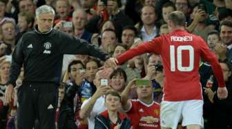 Hadapi Juara Bertahan, Mou Coret Rooney dari "Starting Line-up"