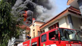 Kantor DPRD Gowa Dibakar