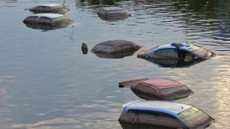 Mobil Terendam Banjir? Jangan Panik, Ini Langkah Penyelamatannya