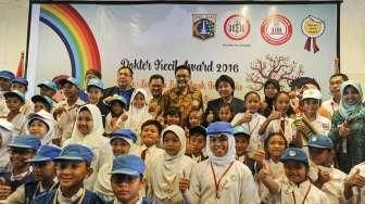 Wagub DKI Jakarta Djarot Saiful Hidayat menghadiri acara penganugerahan Dokter Kecil Award 2016 se-DKI di Balai Kota, Jakarta, Minggu (2/10/2016). [Suara.com/Kurniawan Mas'ud]