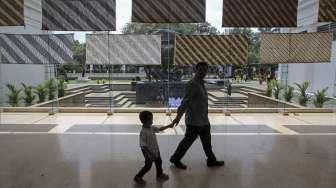 Suasana pameran perayaan Hari Batik Nasional 2016 di Museum Nasional, Jakarta, Minggu (2/10/2016). [Suara.com/Kurniawan Mas'ud]