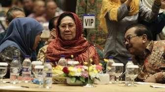 Kementerian Sosial (Kemensos) menganugerahkan penghargaan kepada para pegiat kesejahteraan sosial lanjut usia di Hotel Bidakara, Jakarta, Selasa (4/10/2016). [Suara.com/Oke Atmaja]