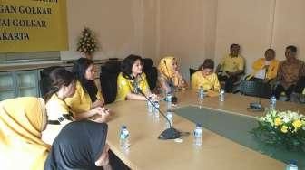 Gaya Para Istri Pengurus Golkar Bantu Suami Menangkan Ahok-Djarot