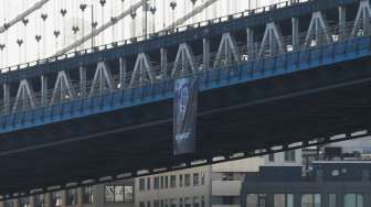 Presiden Rusia 'Tergantung' di Jembatan Manhattan