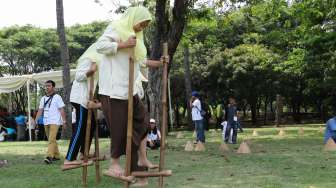 Ribuan Siswa SD dan SMP Ramaikan Pemecahan Rekor Egrang