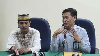Dirjen HAM Kemenkumham, Mualimin Abdi, bersama Budi Imam pemilik Fresh Laundry, melakukan pertemuan di Gedung Ditjen HAM Kemenkumham, Jakarta, Senin (10/10/2016). [Suara.com/Oke Atmaja]