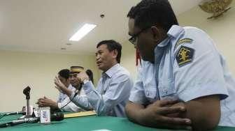 Dirjen HAM Kemenkumham, Mualimin Abdi, bersama Budi Imam pemilik Fresh Laundry, melakukan pertemuan di Gedung Ditjen HAM Kemenkumham, Jakarta, Senin (10/10/2016). [Suara.com/Oke Atmaja]