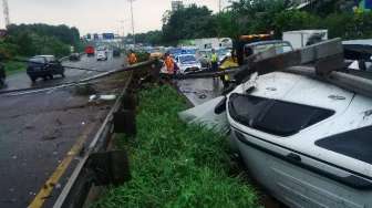 Tiang di Tol Ulujami-Serpong Km 03 Jatuh Ditabrak Fortuner