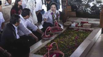 Cagub PDIP Ziarah Makam Bung Karno